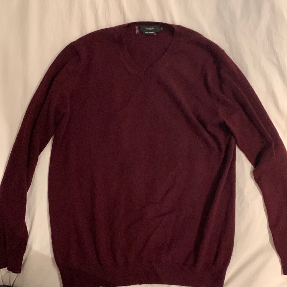 Kinross men’s 100% cashmere sweater in dark plum/brown
